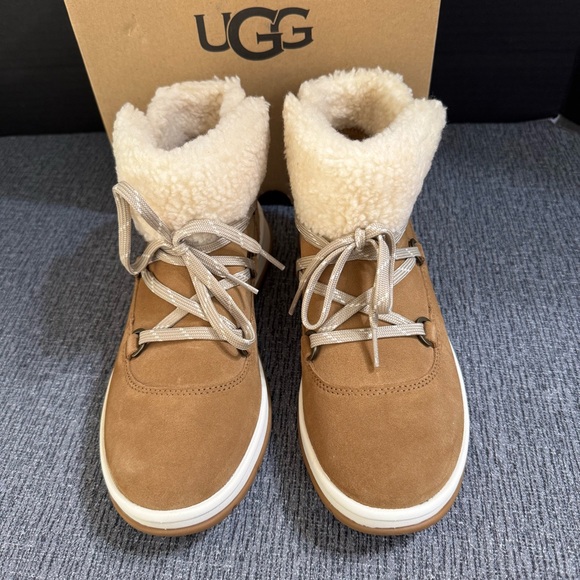 UGG Women’s Lakesider Heritage Lace Waterproof Booties. - Picture 6 of 16